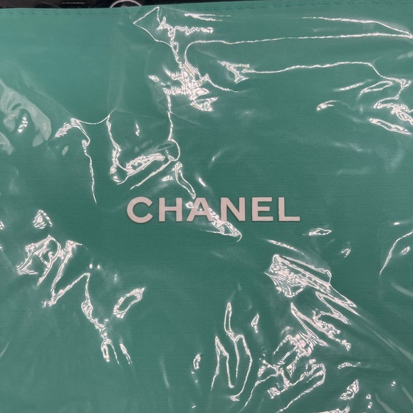 CHANEL Tiffany Blue Cosmetic Bag - Picture 4 of 11